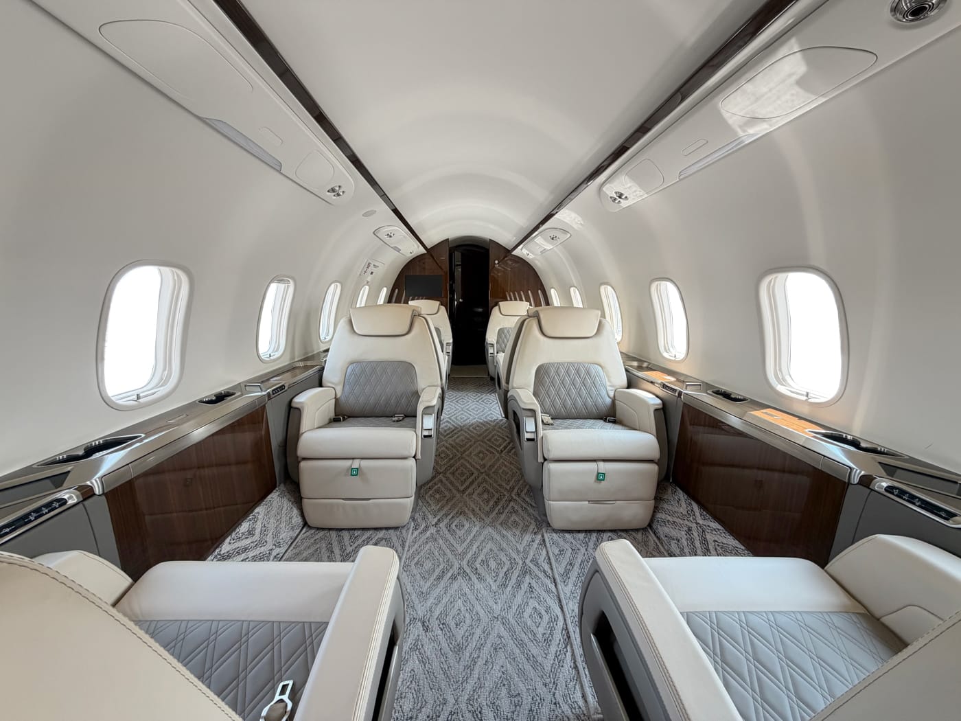 Challenger 350 charter jet interior