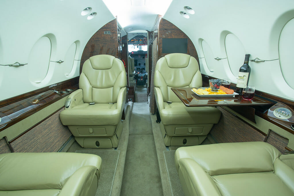 N411MM - Interior